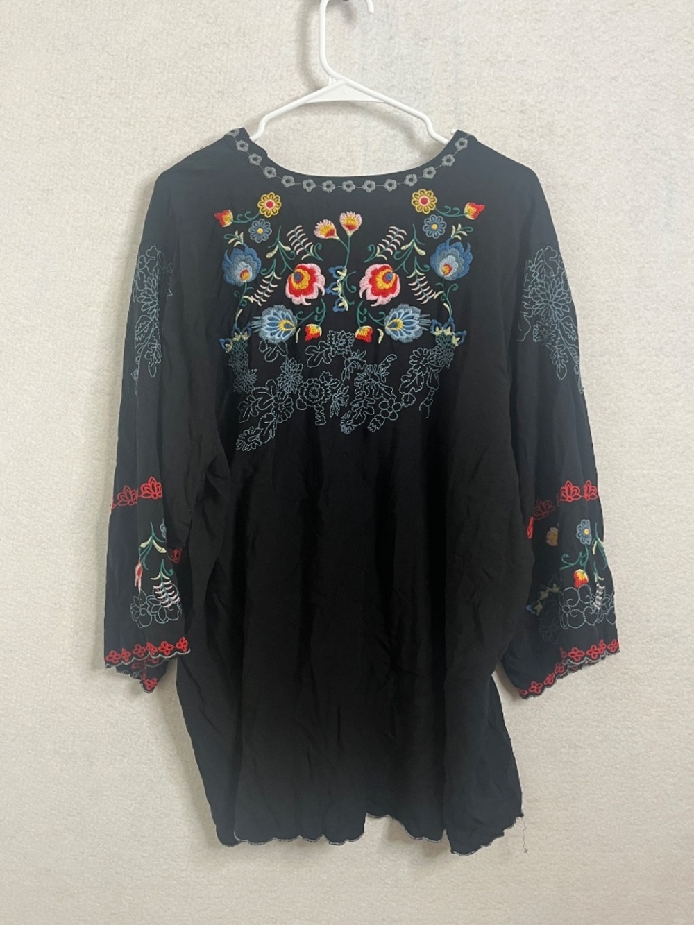 St. Lareina Black Embroidered Floral Boho Blouse Tunic Size XXL - Picture 2 of 7